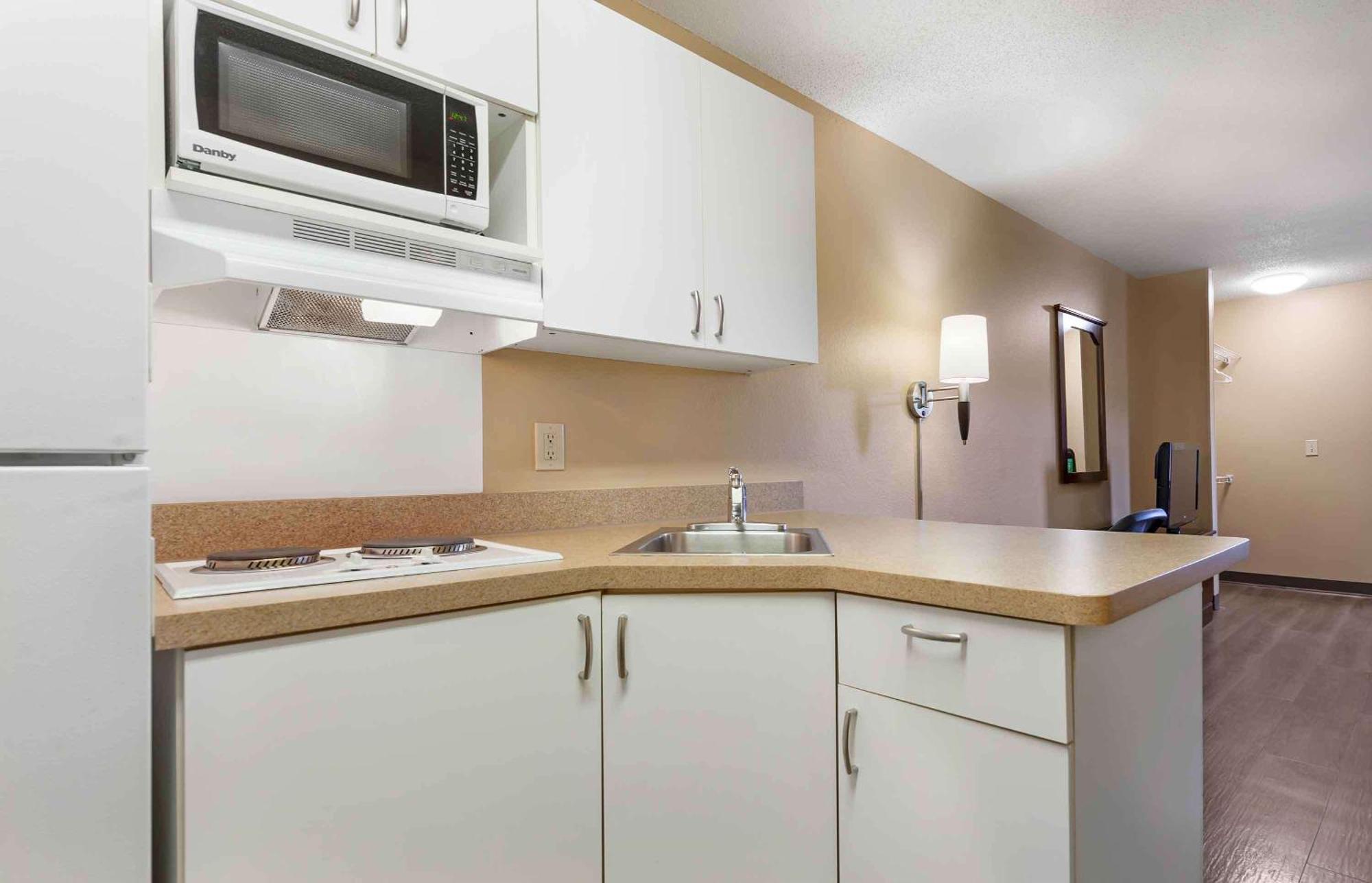 Extended Stay America Suites - Madison - Junction Court Middleton Exterior photo